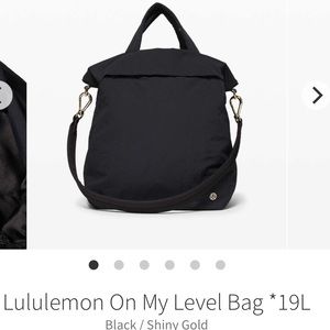 Lululemon On My Level Bag *19L
Black / Shiny Gold